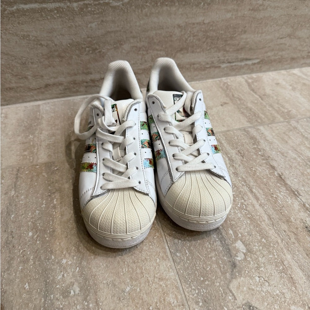 ADIDAS SUPERSTAR W FTW
WHITE/ CORE BLACK/ FTW WHITE